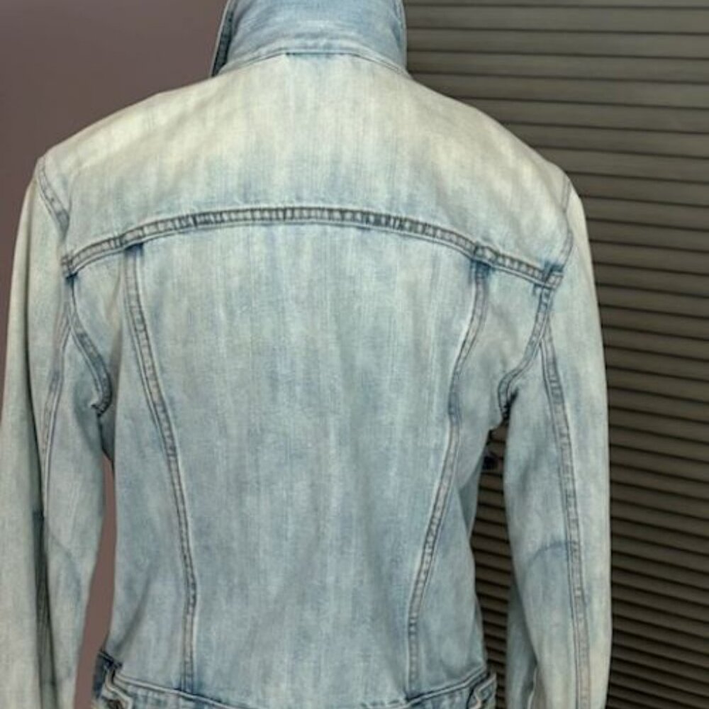 GAP 1969 Denim Jacket Light Wash Distressed Woman's Small - Picture 4 of 9